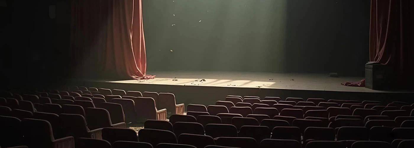 Постер Деревья умирают стоя в Омске